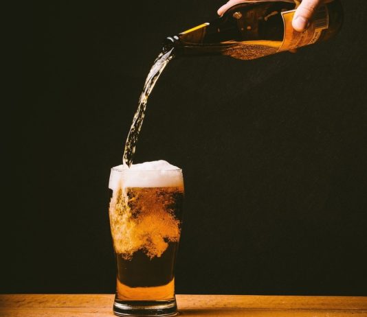 Bittere Zeiten, bittere Biere – Wie ein Straßenkunstfestival in Mayenne den Rotstift mit Hopfen kontert Bier