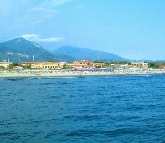 Ferienhäuser von Wolodymyr Selenskyj und Jewgeni Prigoschin stehen fast nebeneinander in der Toskana Forte_dei_Marmi-Wiki