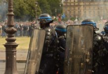 Frankreich wegen „Folter oder unmenschlicher Behandlung“ vor EU-Gerichtshof für Menschenrechte Illustration_Unruhen