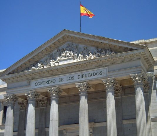 Parlamentswahlen in Spanien: Pedro Sanchez sorgt für Überraschung und hofft auf Machterhalt Madrid_Parlament