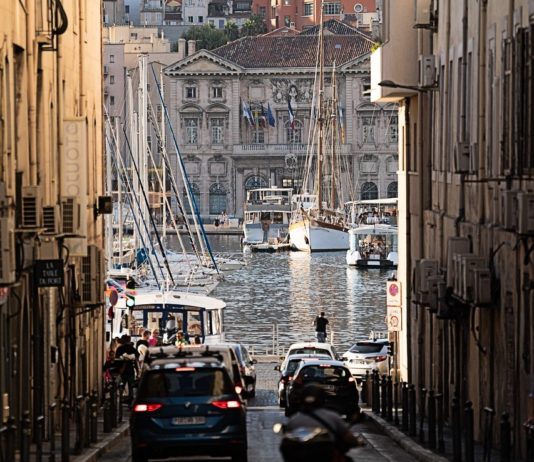 Drama am Alten Hafen von Marseille: Tod eines 13-Jährigen durch Messerstiche Marseille_Hafen