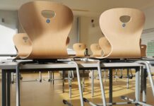 Vertrauensbruch im Klassenzimmer – Wenn ein Lehrer zum mutmaßlichen Täter wird Schule_Klassenraum