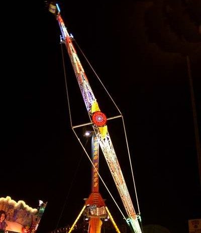 35 Meter über dem Boden in Karussell gefangen – gefährlicher Feuerwehreinsatz rettet sechs Menschen Turbo-force-Wiki