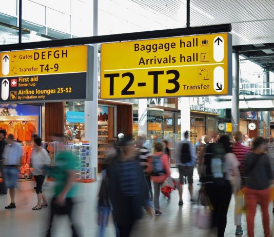 Mutter und Söhne am Flughafen Blagnac mit 3,5 Kilogramm Kokain am Körper festgenommen Flughafen_Illustration