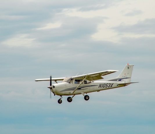 Departement Var: Mit Motorschaden gelingt einer Cessna die Wasserlandung vor einem Strand in Fréjus cessna-5331171_1280