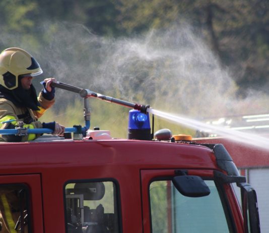 Feuer im Schatten der Pyrenäen: Wie die Feuerwehrleute um jeden Zentimeter kämpfen Feuerwehr