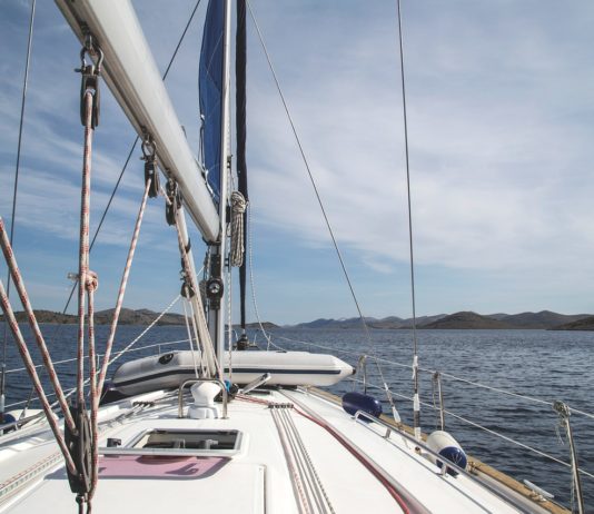 Immer mehr Touristen entscheiden sich für die Überfahrt nach Korsika für das Segelboot Segelboot