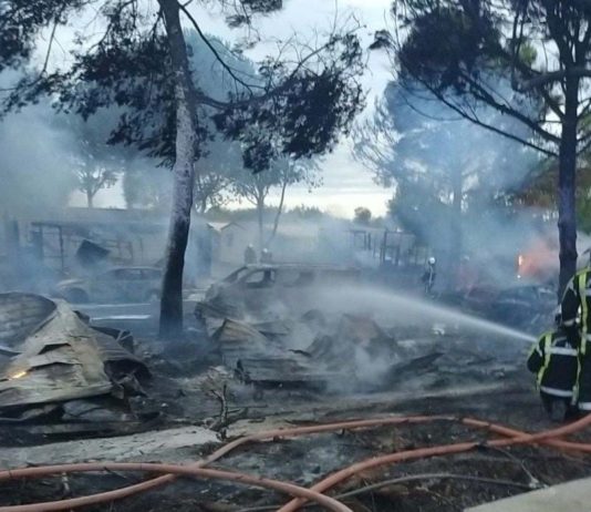 Gard: Feuer zerstört Campingplatz – 900 Menschen mitten in der Nacht evakuiert Brennender_Campingplatz_Gard
