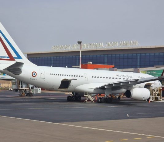 Krise in Niger: Erste Flugzeuge mit französischen Staatsangehörigen sind in der Nacht gelandet Evakuierung_Niger