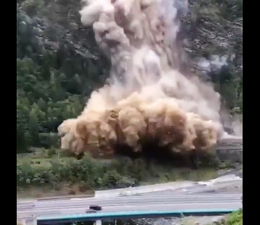 Riesiger Erdrutsch in Savoyen: Straßen und Eisenbahnlinie zwischen Frankreich und Italien unterbrochen Felssturz-Savoien