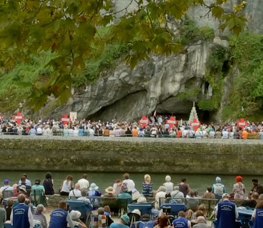 Mariä Himmelfahrt: 20.000 Gläubige besuchen die Messe im Wallfahrtsort Lourdes Lourdes_15082023_ScreenYouTube