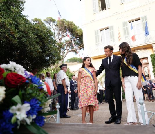 In Bormes-les-Mimosas richtet Emmanuel Macron eine Botschaft der Einheit an die französische Jugend Macron_Bormes_les_Mimosas_Twitter