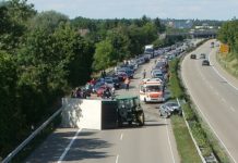 Fotos vom Unfall – Gaffer auf der A7 in Frankreich sorgen für Empörung Unfall_Autobahn1