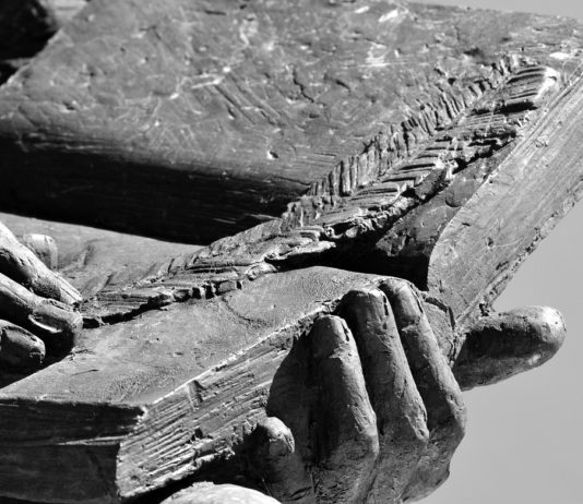 Departement Haut-Rhin: Rund 200 Gräber auf Friedhöfen geplündert Bronze_Statue