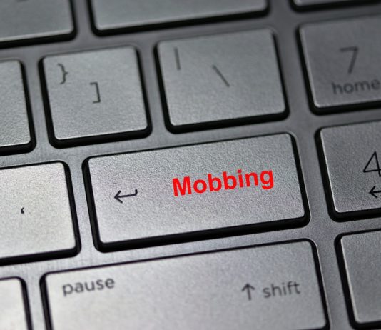 Soziale Netzwerke: Neue EU-Regeln sollen Nutzer schützen Cyber-Mobbing