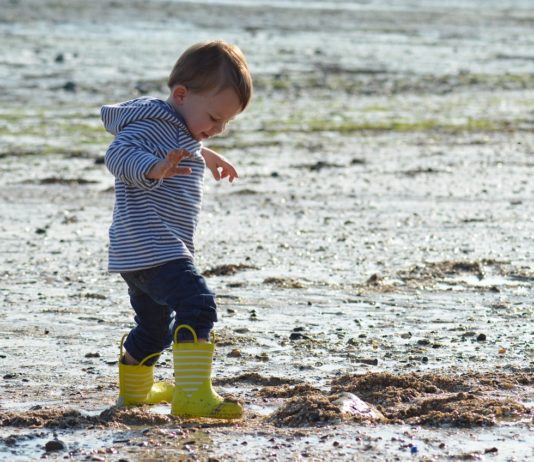 Franzosen auf der Suche nach Abkühlung fahren in die Bretagne und die Normandie Strand_Normandie