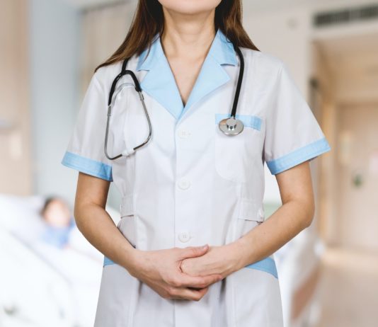 Frankreich: Nachtarbeit soll für Krankenschwestern und Pflegehelfer 25% besser bezahlt werden Krankenschwester