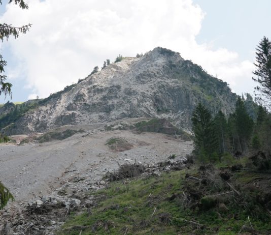 Wegen der globalen Erwärmung häufen sich die Felsstürze in den Alpen Bergsturz