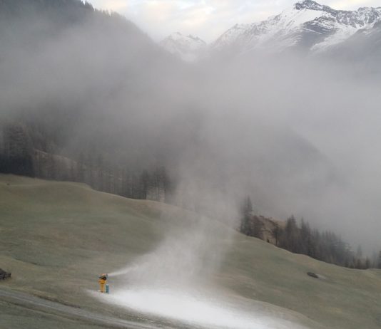 Klimawandel: 98% der Skigebiete in Europa könnten wegen Schneemangels bald verschwinden Kunstschnee_Beschneiung