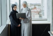 „Quand la République tourne le dos à une part d’elle-même“ — Wenn Frankreich seine eigenen Werte verrät Abaya_Traditionell