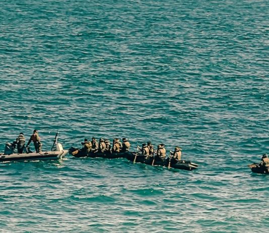 Pas-de-Calais: Tote Migrantin am Strand von Sangatte aufgefunden Flüchtlinge_Boote