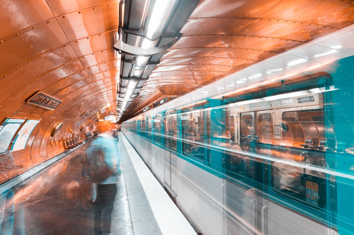 Paris: 16-Jähriger schwebt nach Unfall beim "Metro-Surfen" in Lebensgefahr