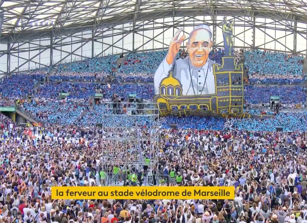 Papst_Franziskus_Messe_Marseille_ScreenFI