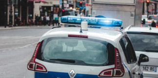 Ein Schuss am helllichten Tag – und eine Kindheit endet abrupt Polizei_Illustration