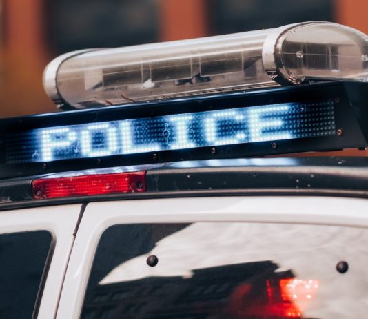 Gefangen im Keller, gezeichnet fürs Leben – der Fall einer 15-Jährigen bei Lyon Polizei_Illustration