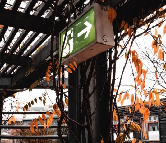 Bombendrohungen: 46 Mittelschulen und Gymnasien seit Beginn des Schuljahres in Frankreich evakuiert Schule_Evakuierung