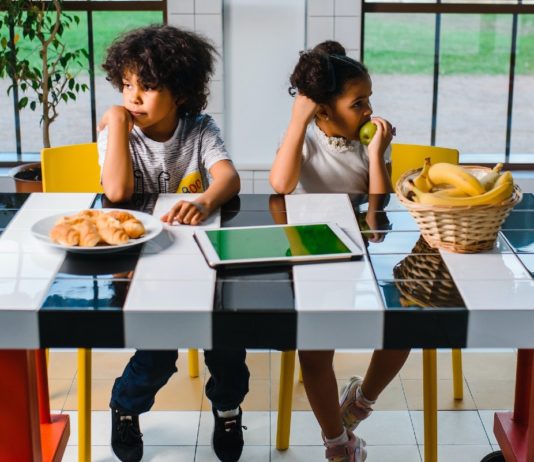 Toulouse: Mehr als 120 Kinder erleiden eine Lebensmittelvergiftung Schulkantine_Illustration