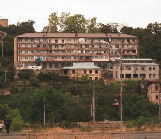 Berg-Karabach: Emmanuel Macron telefonierte mit dem armenischen Premierminister Shushi_Berg-Karabach