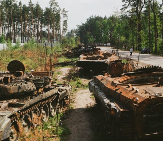 Ukraine-Krieg: Spanische Entwicklungshelferin durch russischen Beschuss getötet – Deutscher schwer verletzt Ukraine_Krieg_Panzer