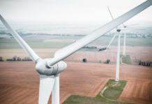 Ökologische Planung: Französische Regierung stellt ihre Ziele für 2030 vor Windrad_erneubare_Energien