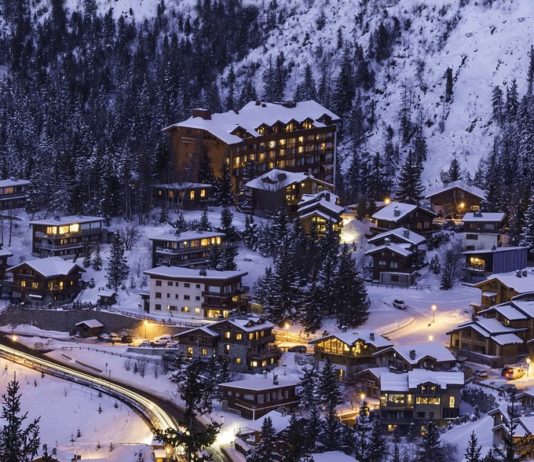 Gegen Frankreichs reichsten Unternehmer wird wegen Geldwäsche ermittelt Courchevel