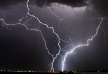 Blitzeinschlag bei Arras: Zwei Verletzte nach Unwetter im Pas-de-Calais Gewitter_Illustration