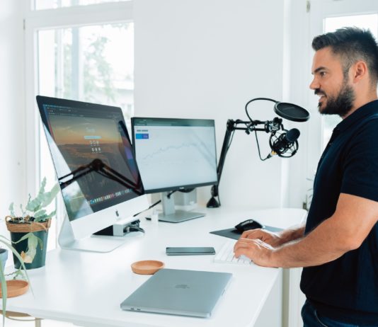 Papst Franziskus in Marseille: Katholische Influencer versuchen die französische Jugend zu interessieren Influencer