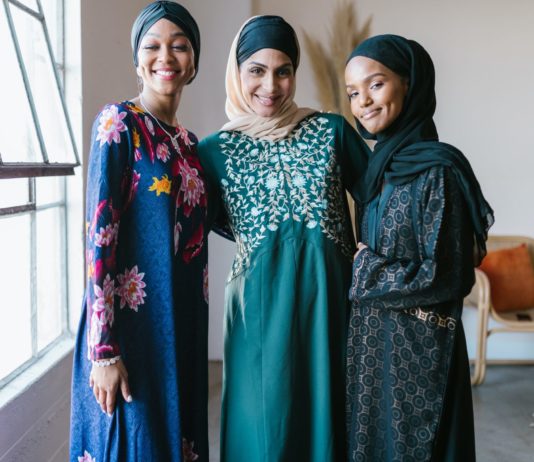 Paris: Staatsrat bestätigt das Verbot der Abaya in französischen Schulen Abaya