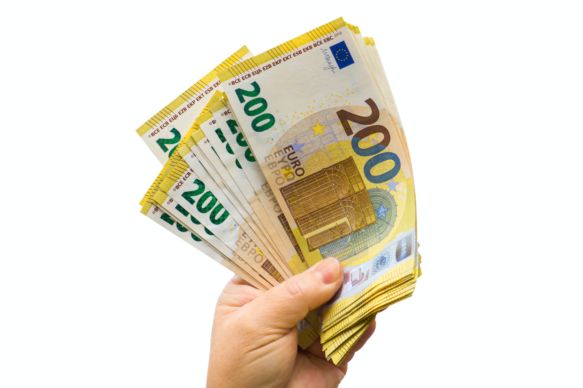 Auf einem Spaziergang erschnüffelt ihr Hund 400.000 € in einer Metalldose