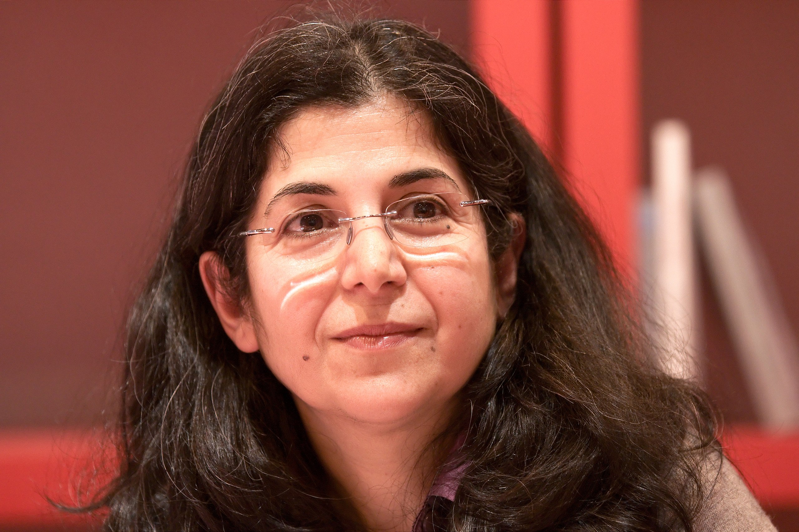 Die seit 2019 im Iran festgehaltene französisch-iranische Forscherin Fariba Adelkhah wieder in Frankreich.