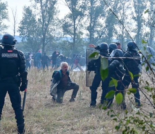 A69: Frankreich will in Zeiten der Klimakrise unbedingt neue Autobahnen bauen – ist das sinnvoll? Protest_gegen_A69