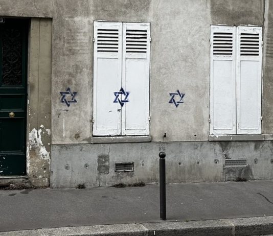Antisemitismus: Davidkreuze auf Wohnhäuser in der Ile-de-France gesprüht – Rathäuser erstatten Anzeige Antisemitisches_Grafitti