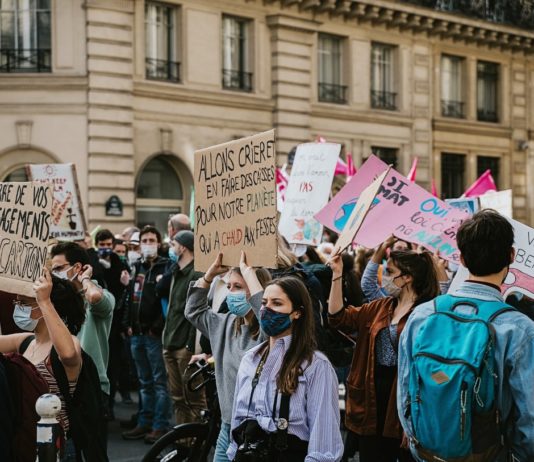8 von 10 Franzosen haben „Öko-Angst“ – Frauen sind stärker betroffen als Männer Klima_Protest_Frankreich