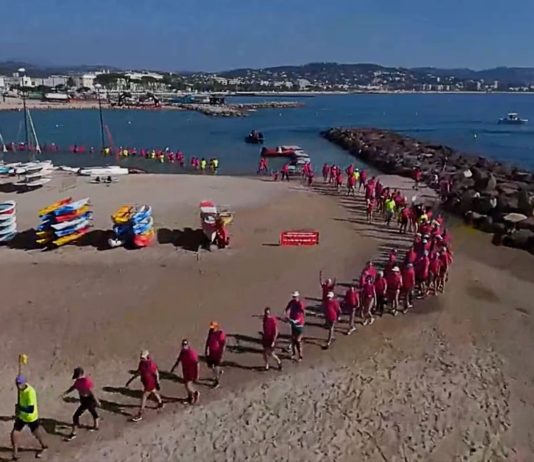 Mandelieu-la-Napoule in den Alpes-Maritimes: Neuer Weltrekord für eine Menschenkette im Meer Menschenkette_im_Meer