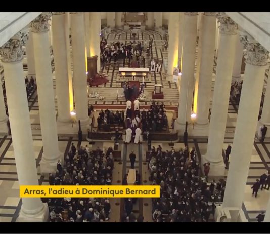 Attentat in Arras: Trauerfeier für Dominique Bernard in der Kathedrale von Arras Trauerfeier_Dominique_Bernard_Arras_ScreenF2
