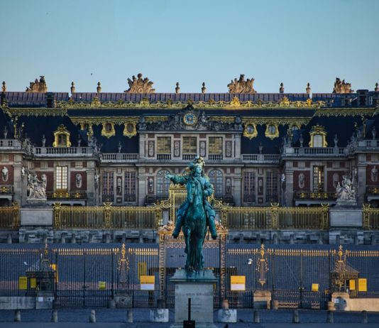 Bombendrohungen im Schloss von Versailles: Mann zu acht Monaten Haft auf Bewährung verurteilt Schloss_Versailles