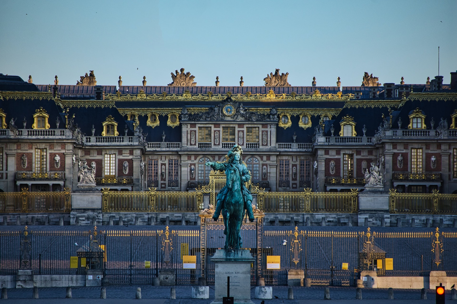 Bombendrohungen im Schloss von Versailles: Mann zu acht Monaten Haft auf Bewährung verurteilt