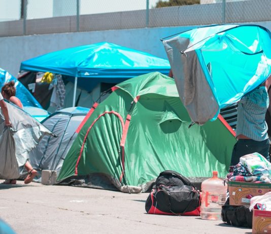 In Calais wurde ein Lager mit 700 Migranten von den Ordnungskräften geräumt Migranten_Lager