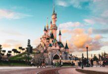 Albtraum im Märchenschloss: Disneyland Paris Bühne eines inszenierten Kinder‑„Hochzeits“-Skandals Disneyland_Paris