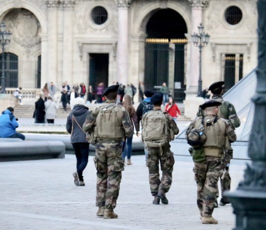 Frankreich verstärkt innere Sicherheit angesichts eskalierender Spannungen zwischen Israel und Iran Paris_Sicherheit